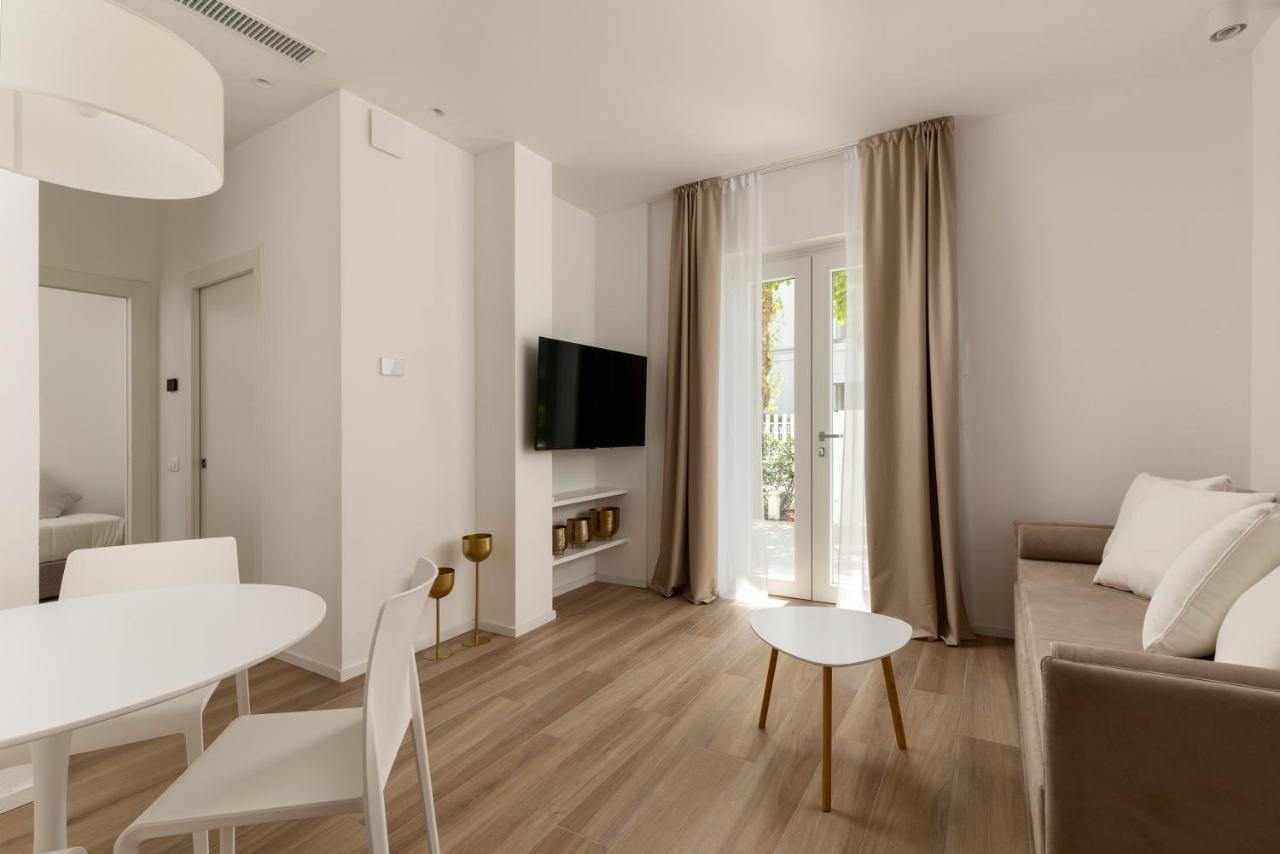 The Palm Riccione Aparthotel Exterior foto