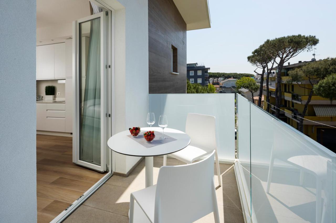 The Palm Riccione Aparthotel Exterior foto