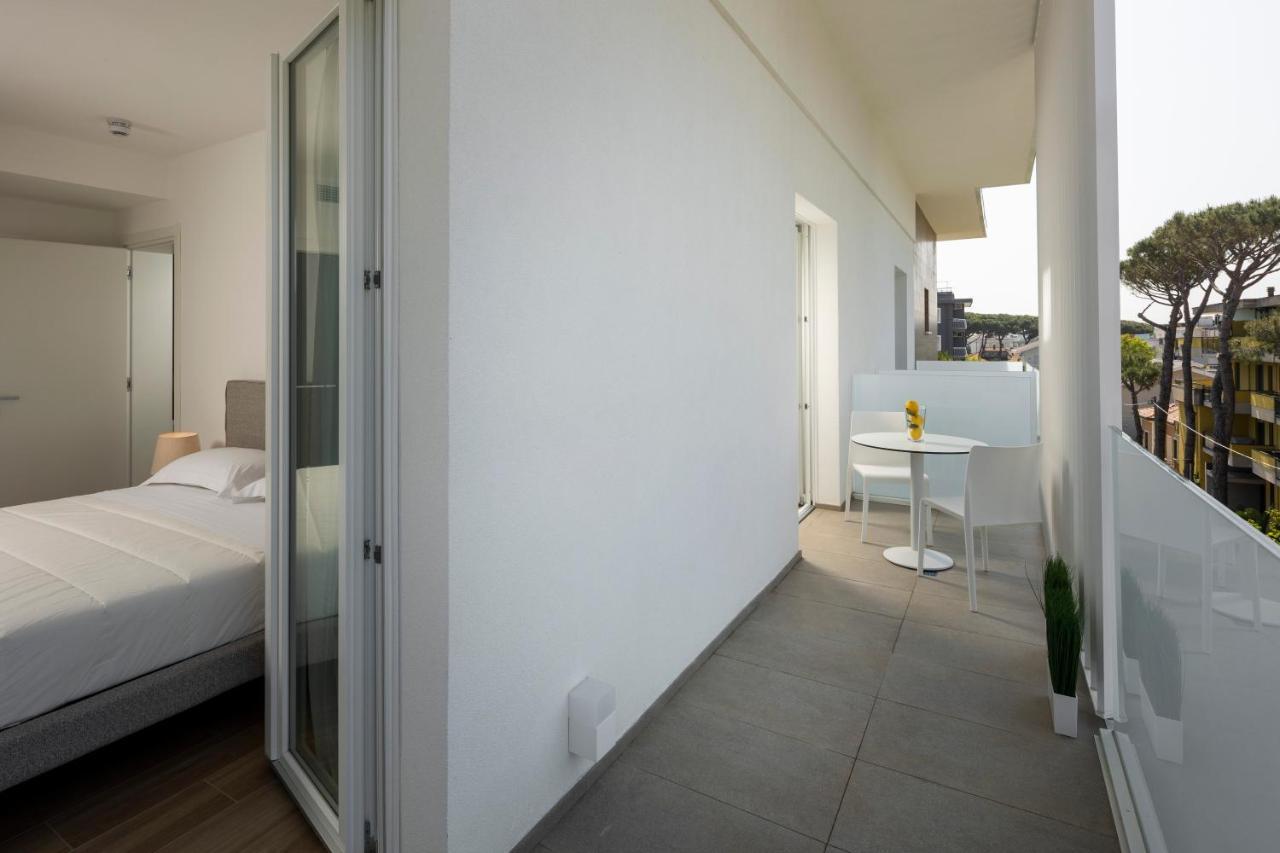 The Palm Riccione Aparthotel Exterior foto
