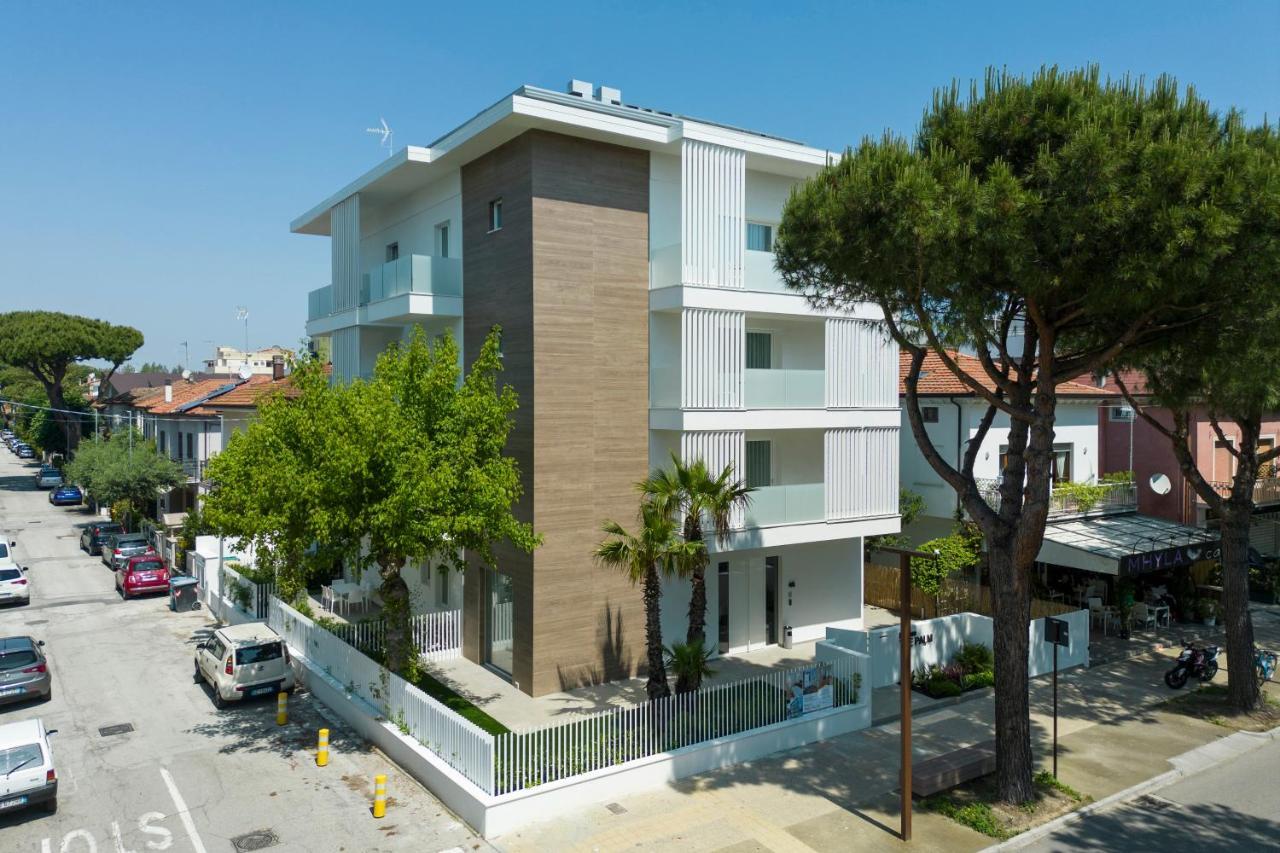 The Palm Riccione Aparthotel Exterior foto