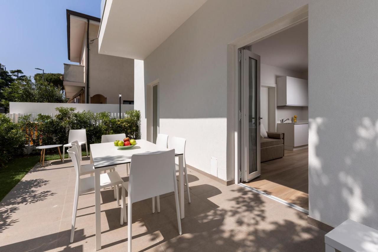 The Palm Riccione Aparthotel Exterior foto