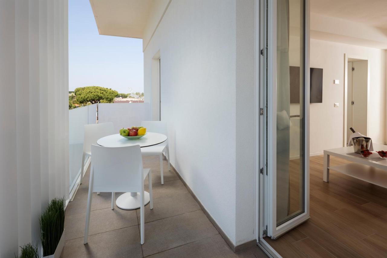 The Palm Riccione Aparthotel Exterior foto